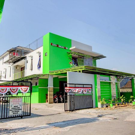 Super Oyo 93012 Griya Kencana Asri Syariah Lawean Exteriör bild