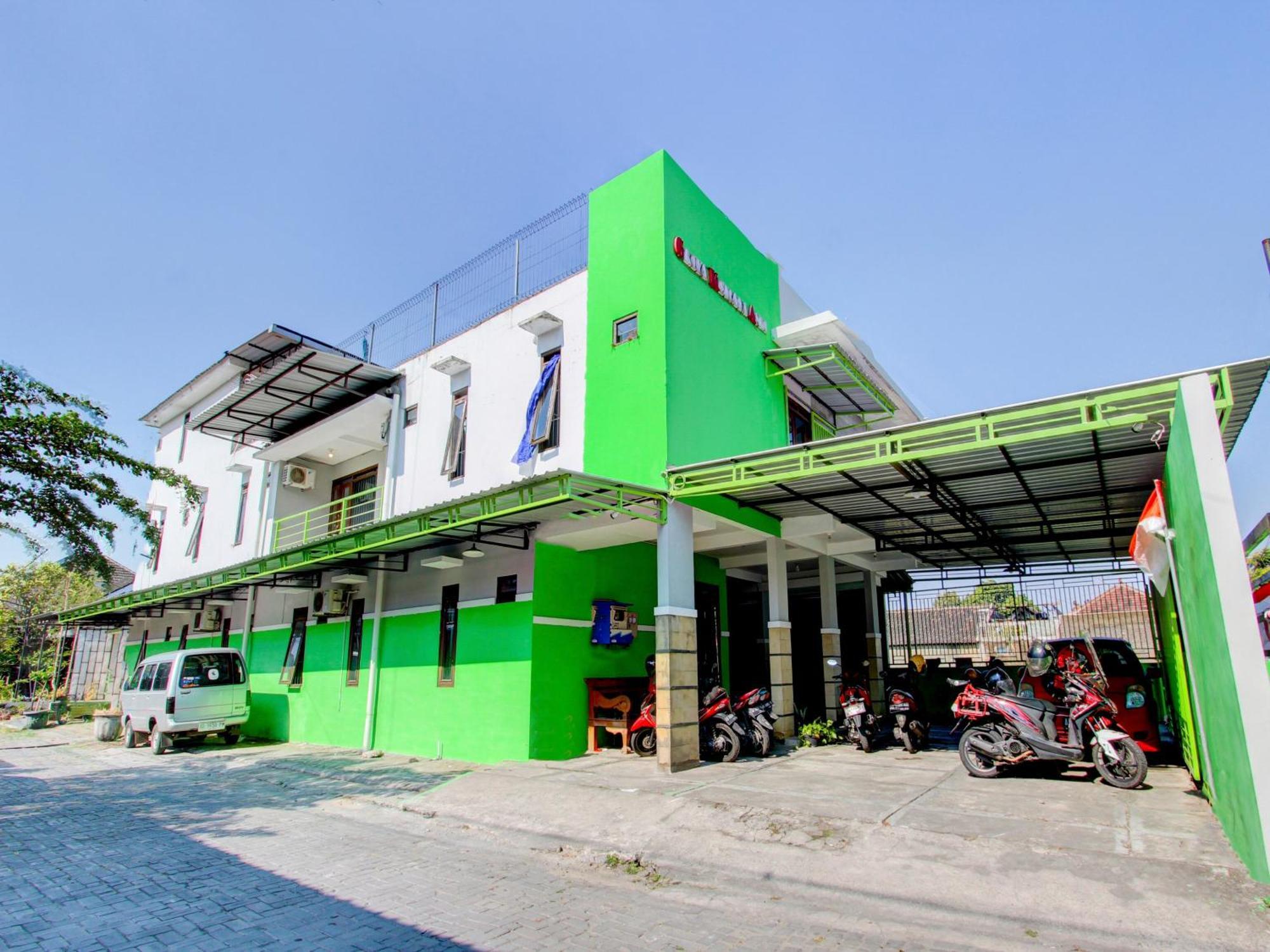 Super Oyo 93012 Griya Kencana Asri Syariah Lawean Exteriör bild