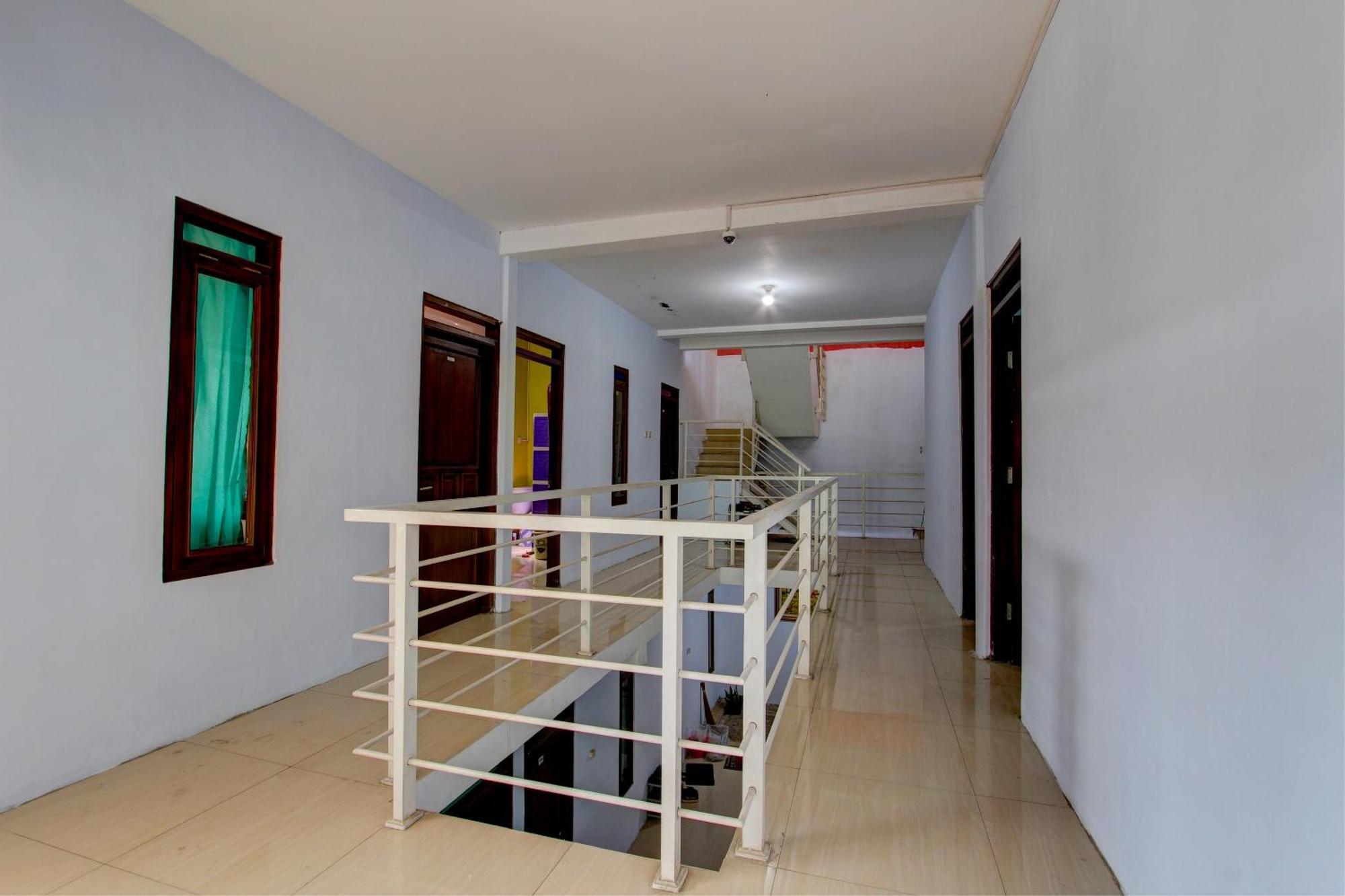 Super Oyo 93012 Griya Kencana Asri Syariah Lawean Exteriör bild