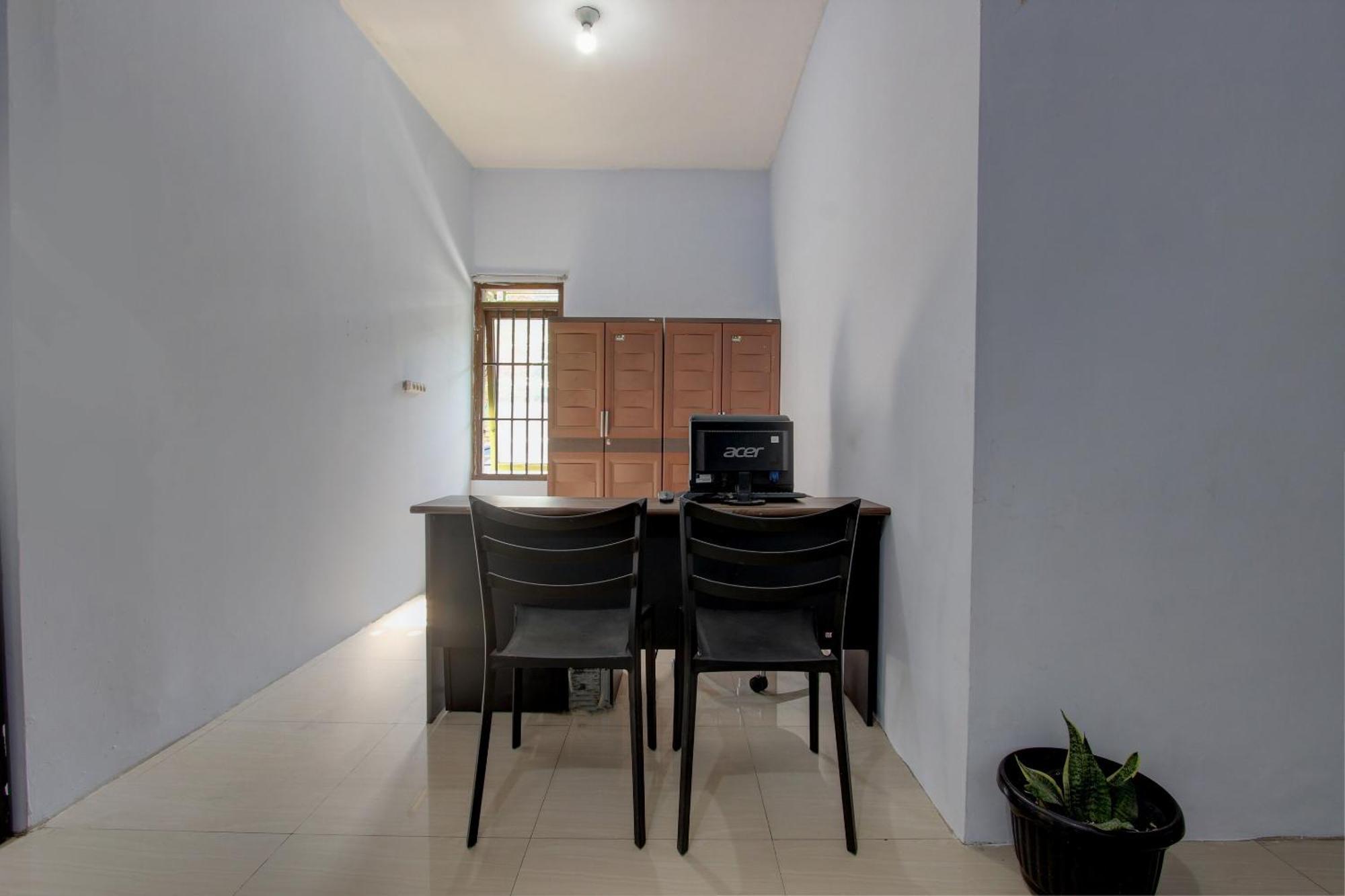 Super Oyo 93012 Griya Kencana Asri Syariah Lawean Exteriör bild