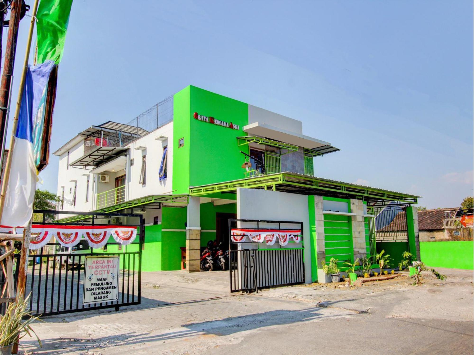 Super Oyo 93012 Griya Kencana Asri Syariah Lawean Exteriör bild