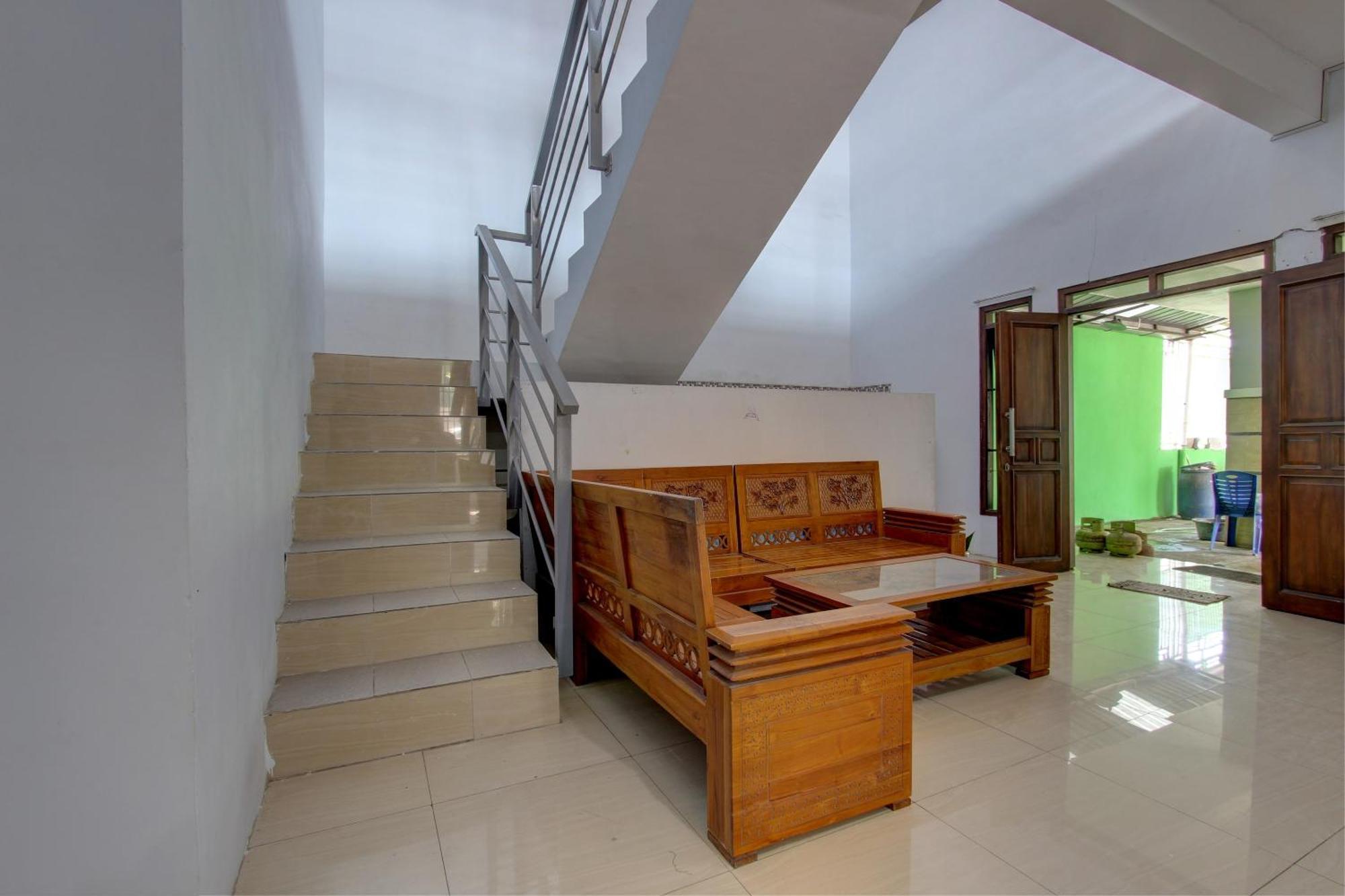 Super Oyo 93012 Griya Kencana Asri Syariah Lawean Exteriör bild