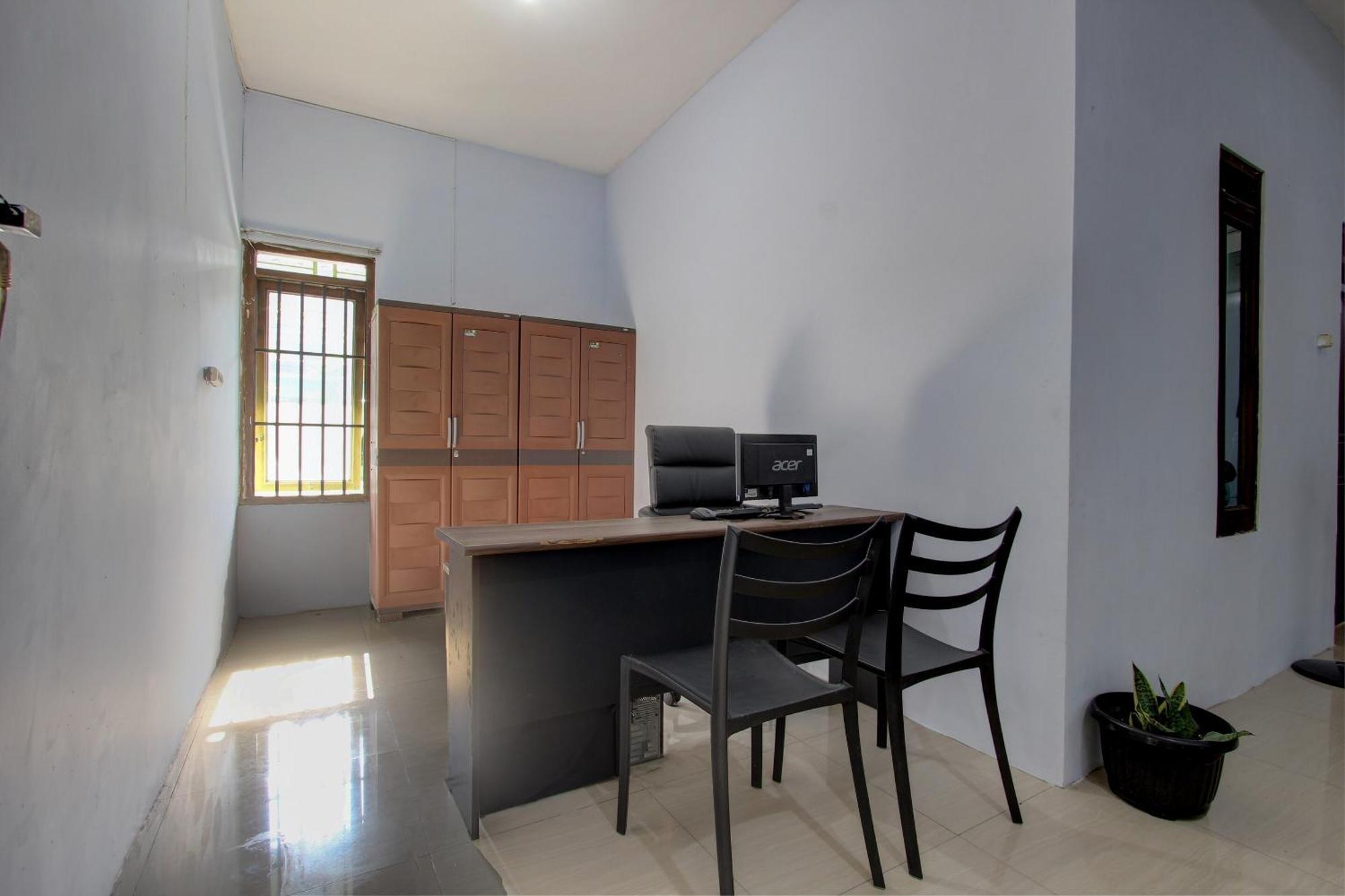 Super Oyo 93012 Griya Kencana Asri Syariah Lawean Exteriör bild