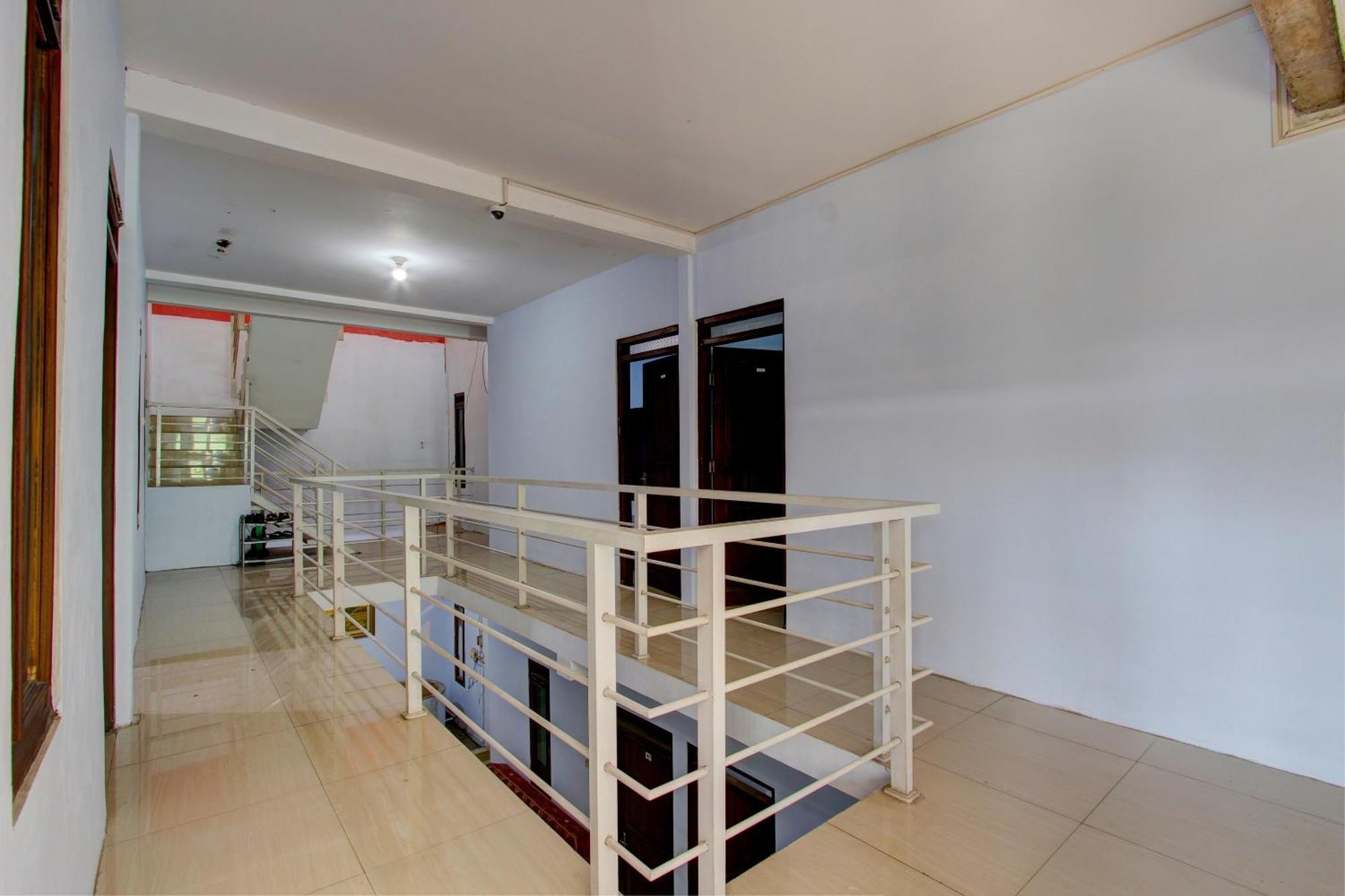 Super Oyo 93012 Griya Kencana Asri Syariah Lawean Exteriör bild